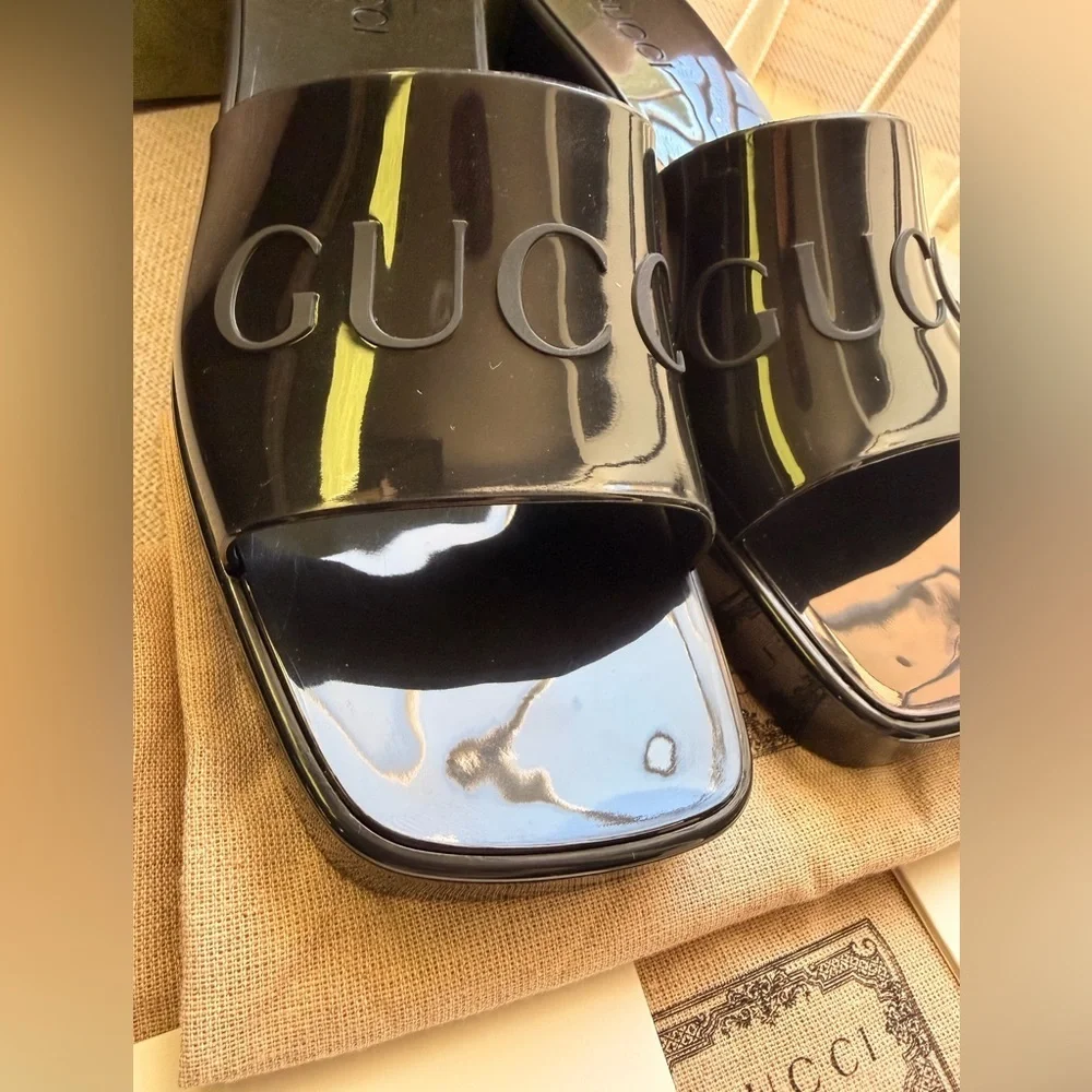 GUCCI Black Slip On Rubber Sandal Short Stack Heel EU 39